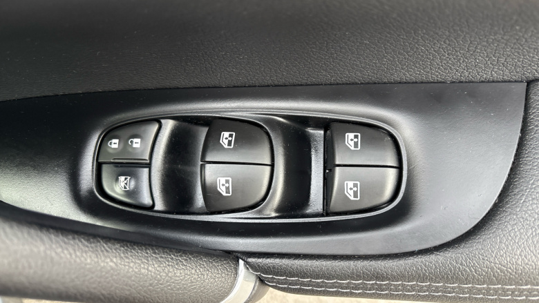 Nissan Qashqai 1.3 DiG-T Tekna 5dr Petrol Hatchback